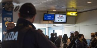 Cagliari: perde 4mila euro all’aeroporto, la polizia di frontiera la restituisce