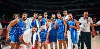 Italbasket con i colori dell’Ucraina sul viso