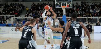 Basket, una super Dinamo sbanca Trento
