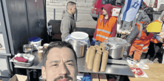 L’oristanese Alessio Pitzalis cucina per migliaia di profughi: «È anche la mia guerra: la combatto ai fornelli»