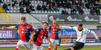 Cagliari sconfitto alla Spezia 2-0: brutto passo indietro