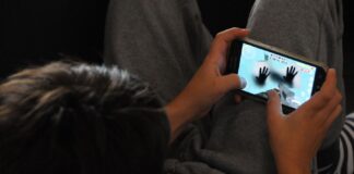 Abuso di alcol tra i giovani sardi: «Sballo e autolesionismo mitizzati sui social network»