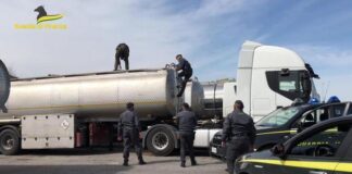 Traffico illecito gasolio, coloranti per eludere i controlli