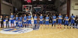 No alla guerra al PalaSerradimigni gremito per Sassari-Tortona