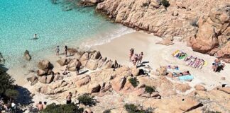 La Maddalena, Cala Coticcio resta vietata ma c’è l’assalto dei turisti