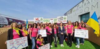 Ucraina: flash mob donne Coldiretti per chiedere stop guerra