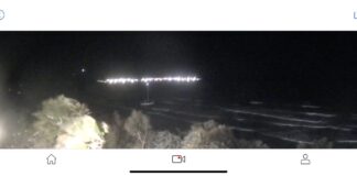 Barca a vela spiaggiata a Villasimius, in salvo i due diportisti