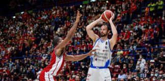 Playoff scudetto, Milano vince anche gara2 contro la Dinamo: 90-82