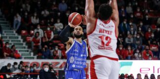 Basket, la Dinamo vince anche a Varese: 96-110