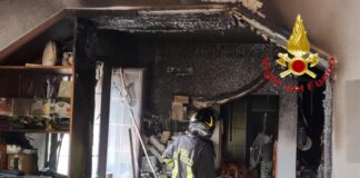 Posada, in fiamme la cucina di una trattoria