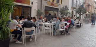 Olbia, sedie e tavoli in piazza: il conto è salato