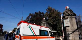 Incidenti lavoro: cade da scala in fiera a Rho, morto 64enne