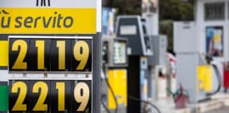 Benzina sopra i due euro. Caso limite alla Maddalena
